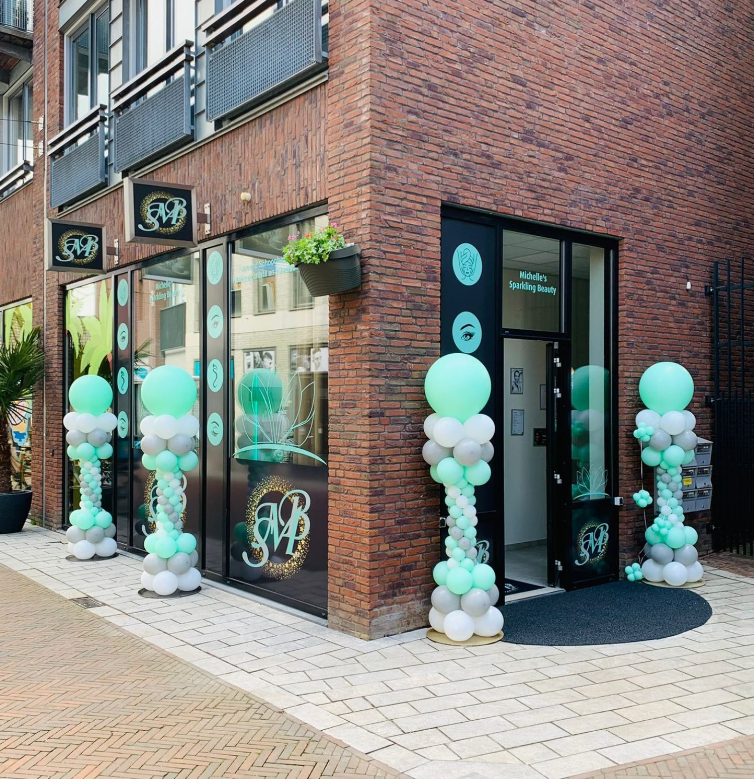 Buitenkant salon Deurne